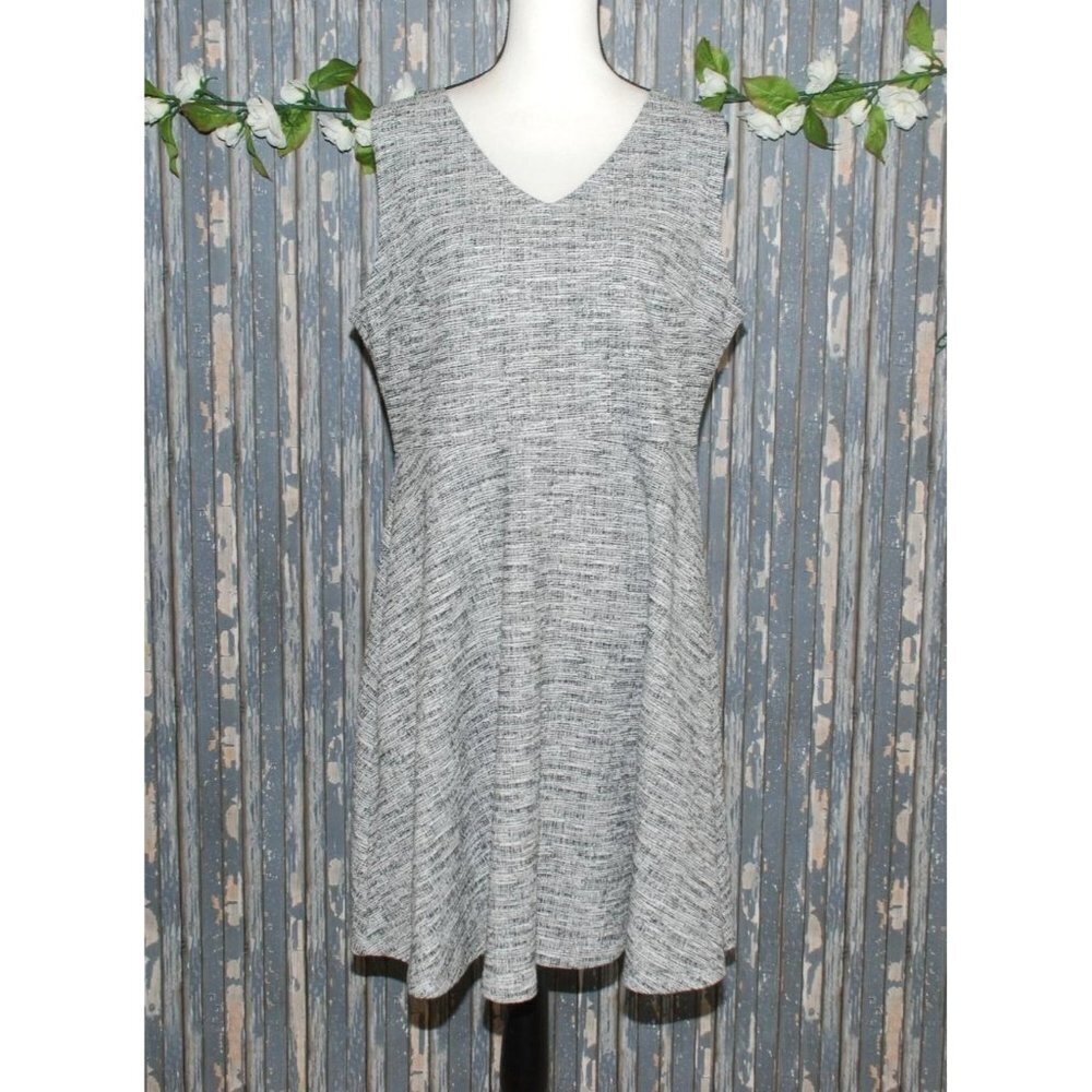 Gilli Women's Gray Dress Plus Size 1X Sleeveless Fit 'N' Flare Stretch V-Neck